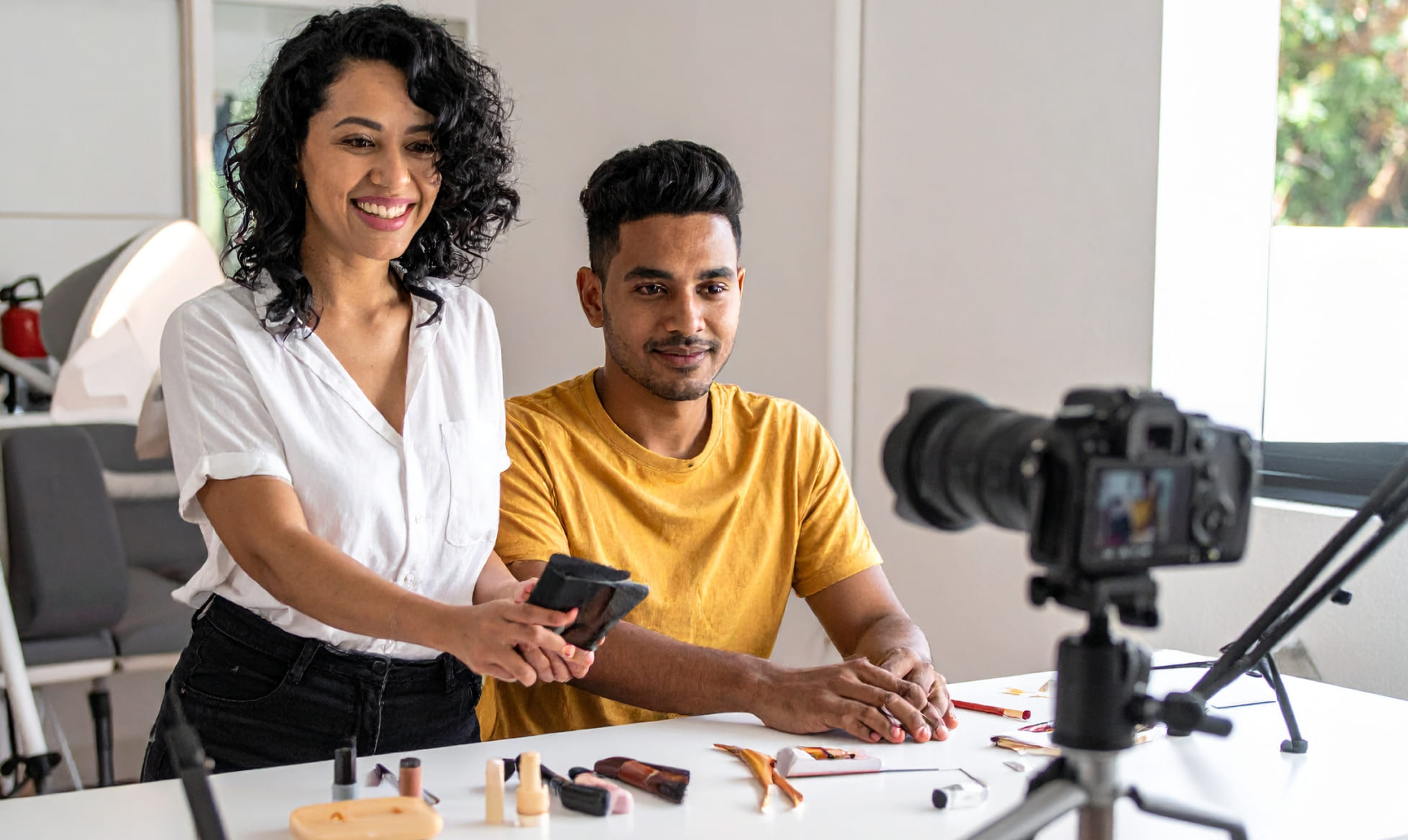 Share Build Earn Image